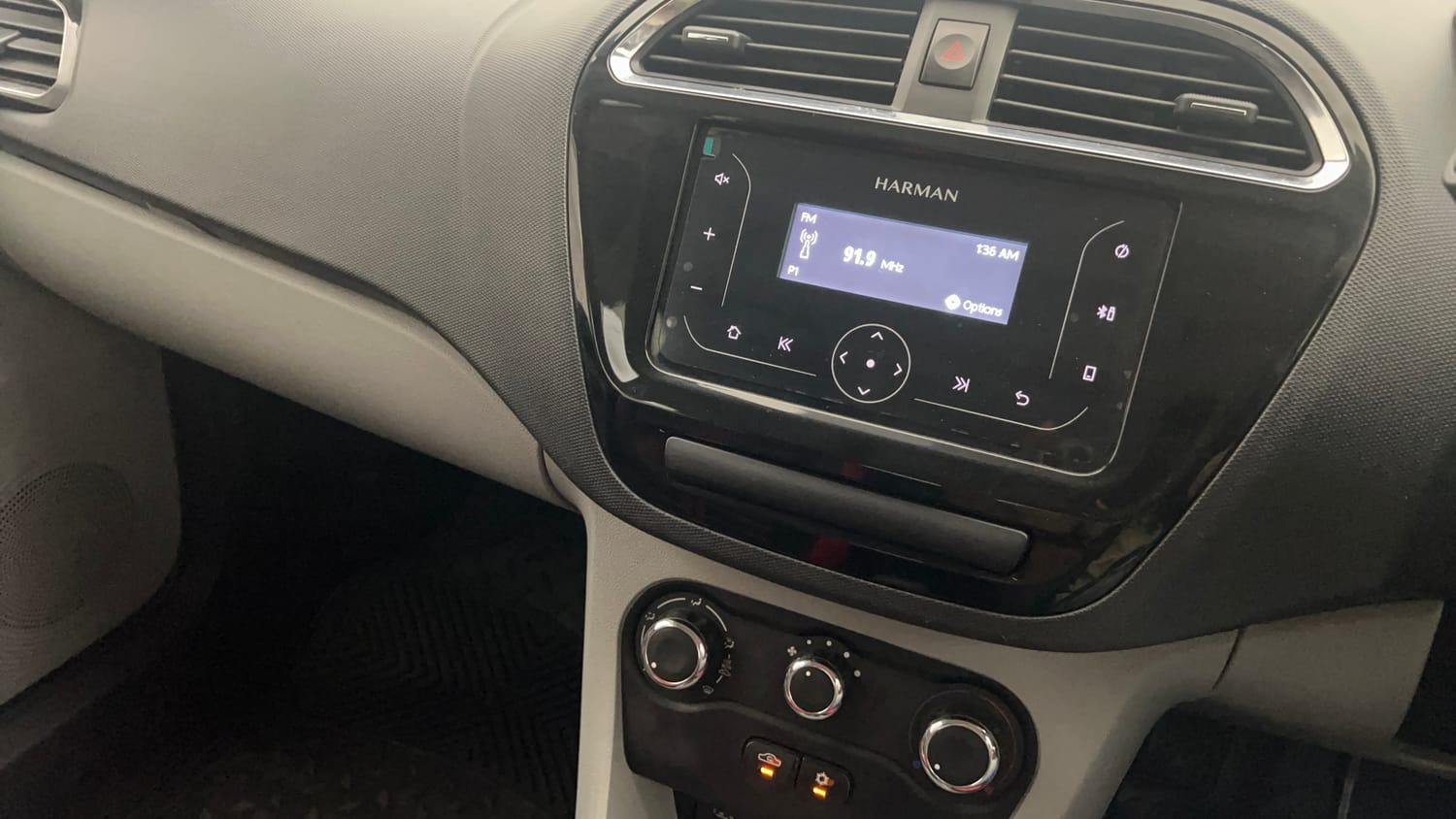 Used 2022 Tata Tiago XTA Petrol Automatic interior MUSIC SYSTEM & AC CONTROL VIEW