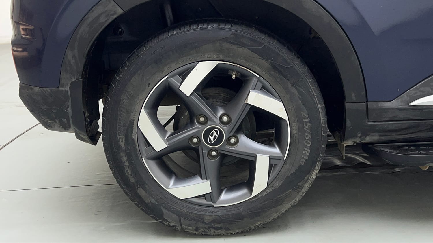 Used 2022 Hyundai Venue SX Plus 1.0 Turbo DCT Petrol Automatic tyres RIGHT REAR TYRE RIM VIEW