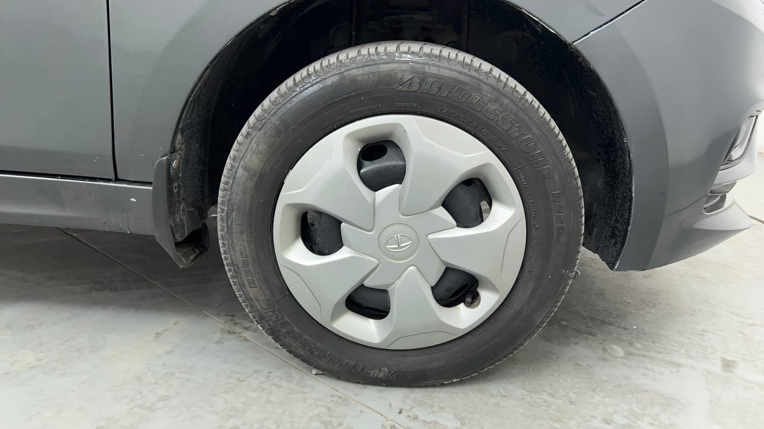 Used 2022 Tata Tiago XT CNG Cng Manual tyres RIGHT FRONT TYRE RIM VIEW