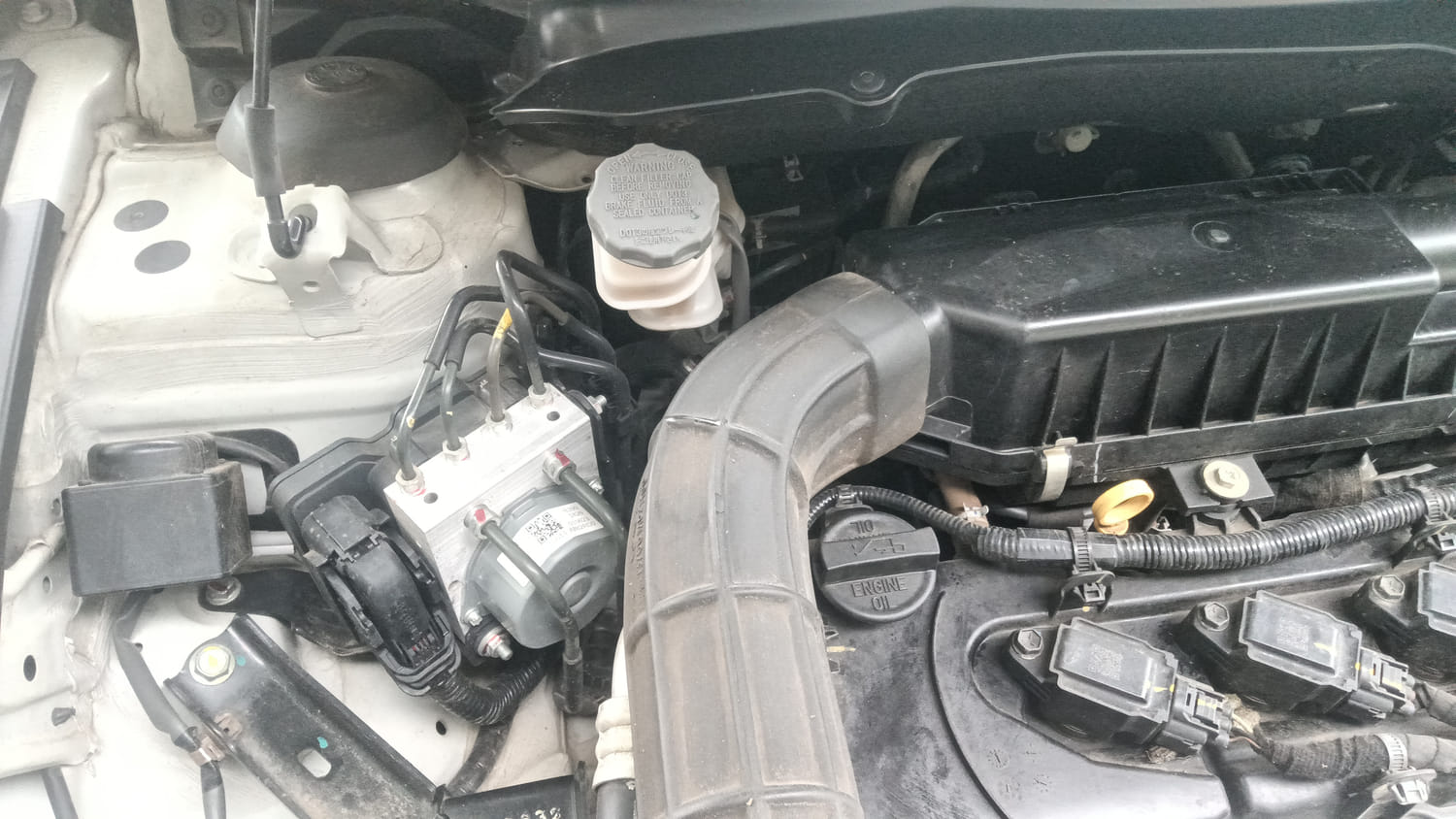 Used 2023 Maruti Suzuki Ciaz Zeta 1.5 Petrol Manual engine ENGINE RIGHT SIDE HINGE & APRON VIEW