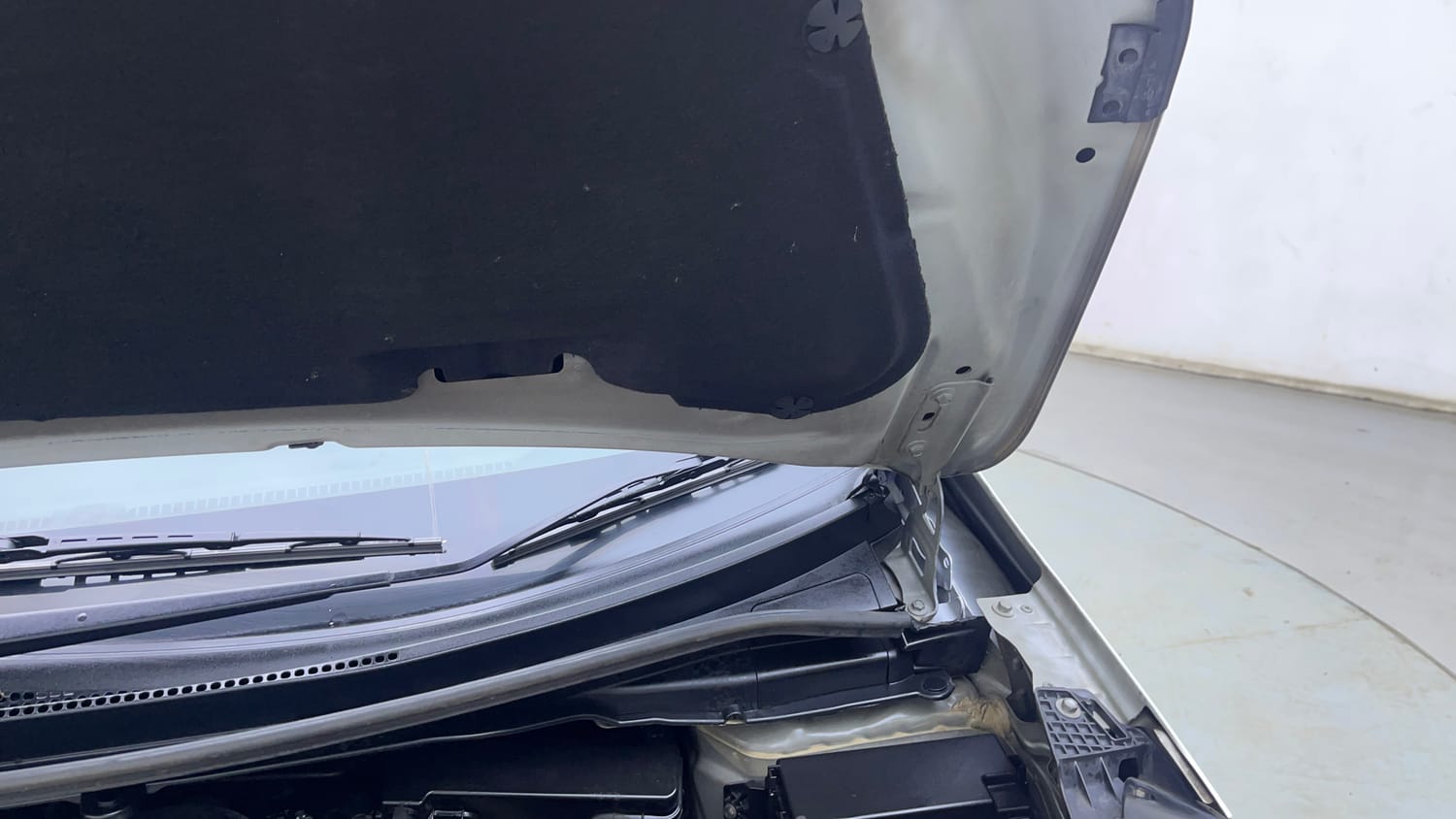 Used 2018 Honda WR-V VX MT Diesel Diesel Manual engine ENGINE LEFT SIDE HINGE & APRON VIEW