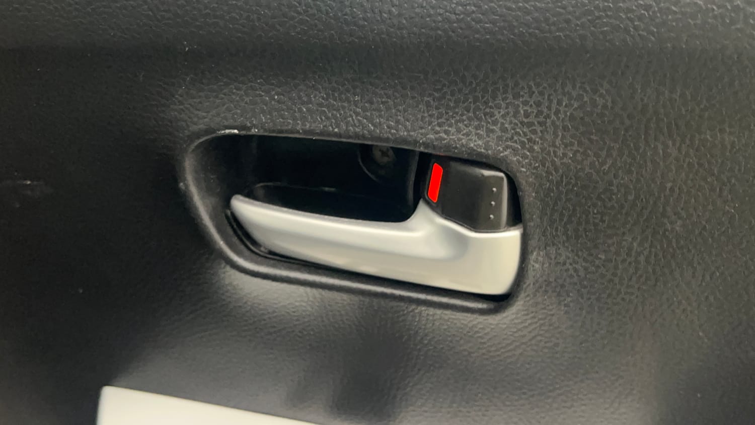 Used 2013 Maruti Suzuki Wagon R LXI Petrol Manual top_features Central locking