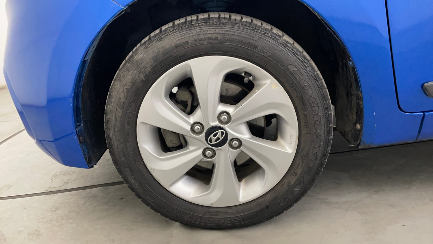 Used 2018 Hyundai Xcent SX Petrol Manual tyres LEFT FRONT TYRE RIM VIEW