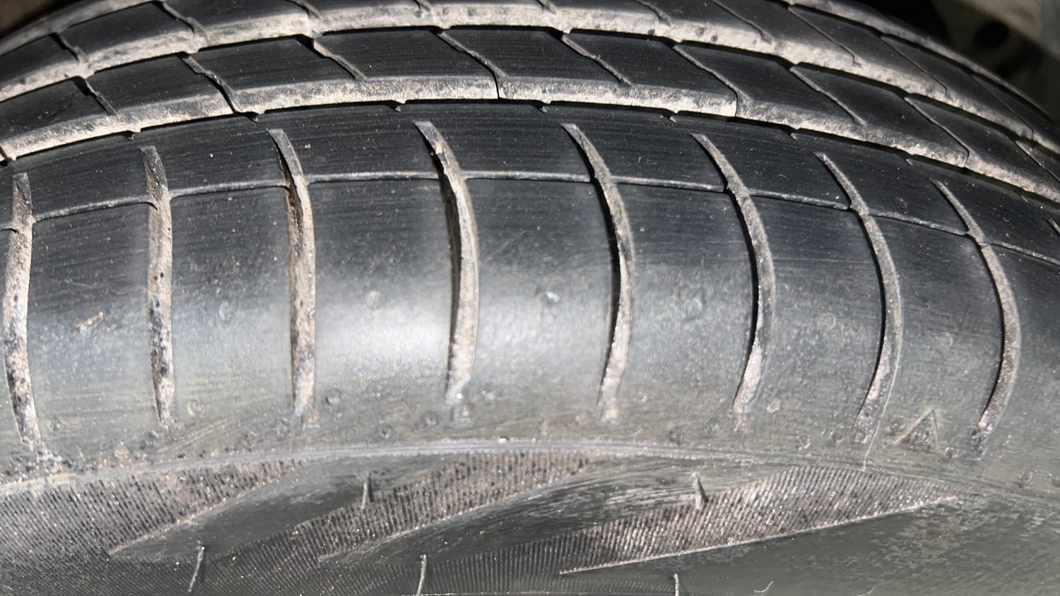 Used 2014 Hyundai Grand i10 Sportz 1.2 Kappa VTVT Petrol Manual tyres RIGHT FRONT TYRE TREAD VIEW
