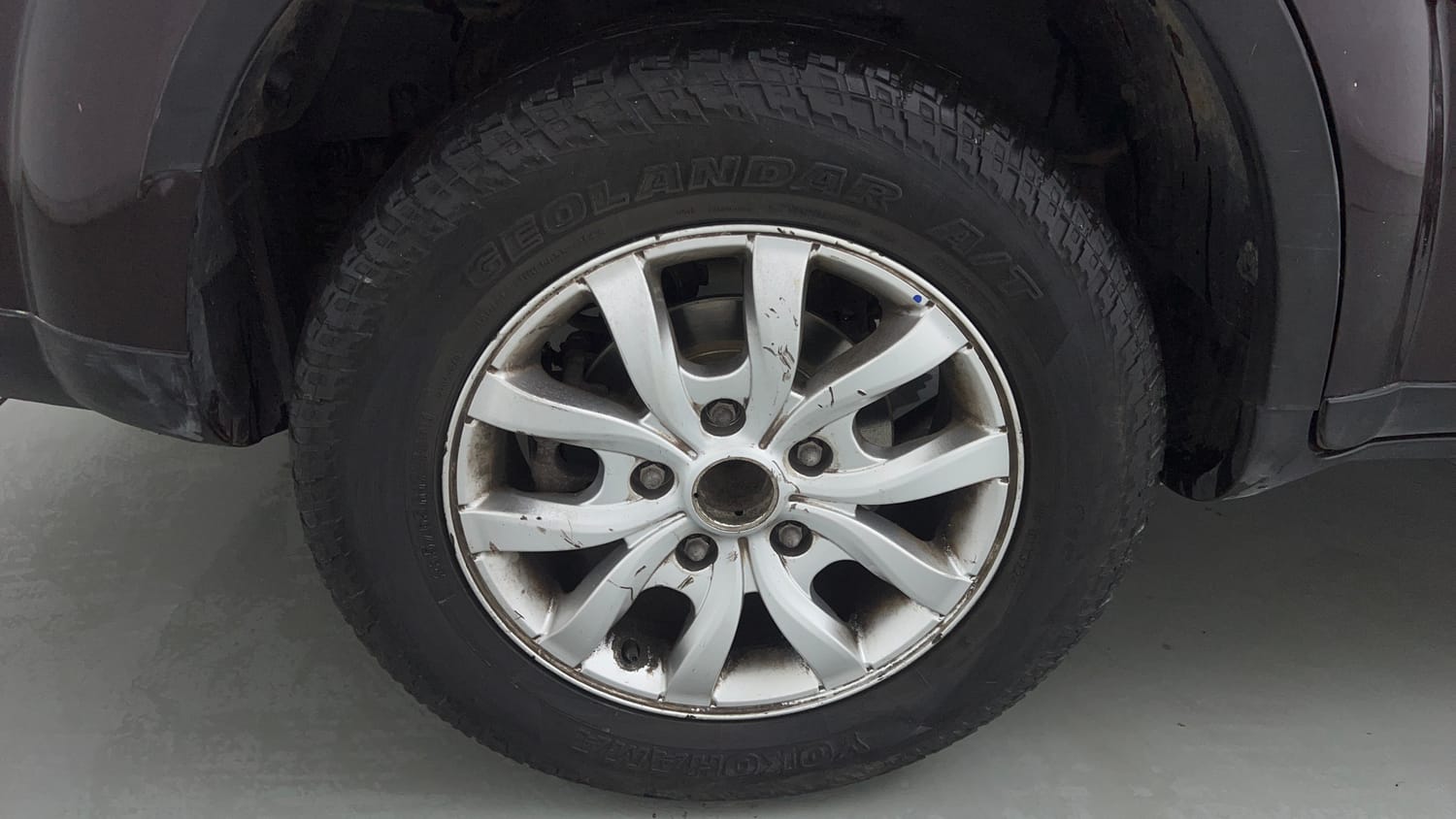 Used 2018 Mahindra XUV500 W9 Diesel Manual tyres RIGHT REAR TYRE RIM VIEW