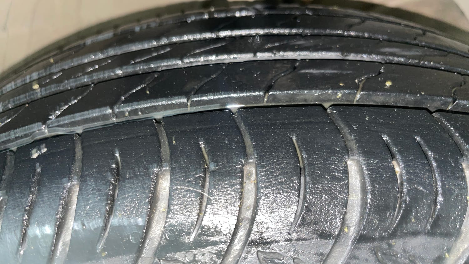 Used 2024 Maruti Suzuki Fronx Delta Plus 1.2L AGS Petrol Automatic tyres RIGHT FRONT TYRE TREAD VIEW