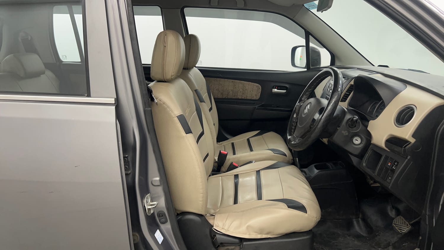 Used 2018 Maruti Suzuki Wagon R 1.0 VXI AMT Petrol Automatic interior RIGHT SIDE FRONT DOOR CABIN VIEW