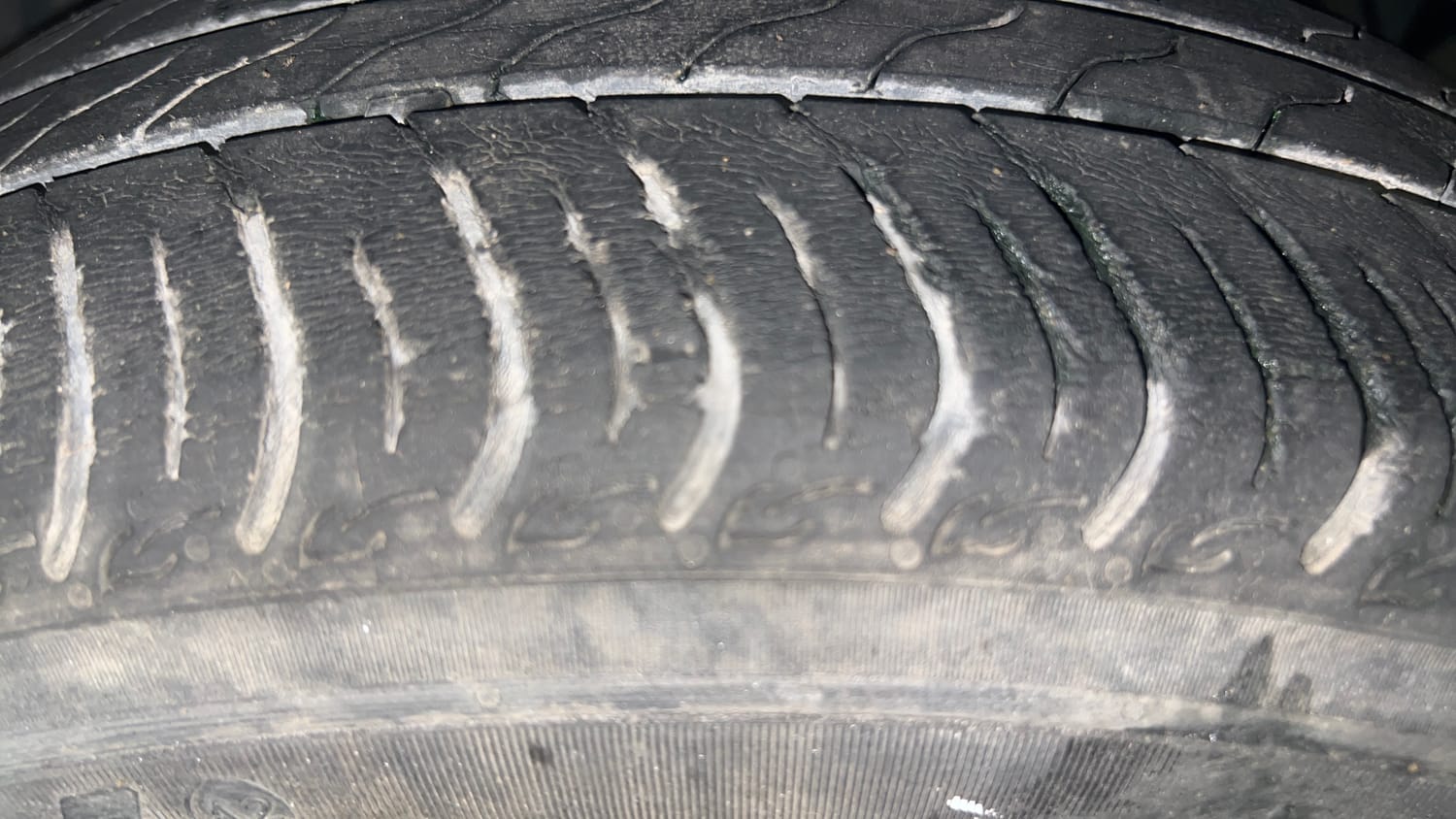 Used 2019 Ford Figo Titanium 1.2 Ti-VCT MT Petrol Manual tyres RIGHT FRONT TYRE TREAD VIEW
