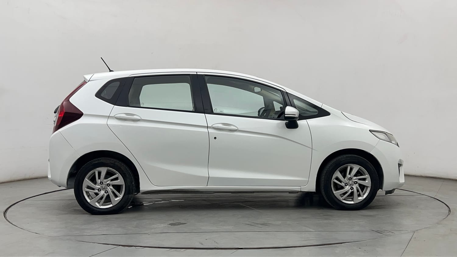 Used 2016 Honda Jazz V AT Petrol Petrol Automatic exterior RIGHT SIDE VIEW