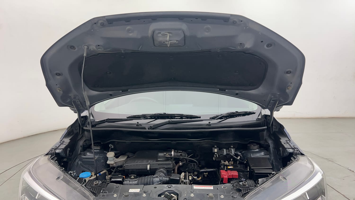 Used 2022 Maruti Suzuki XL6 Alpha Plus MT Petrol Petrol Manual engine ENGINE & BONNET OPEN FRONT VIEW