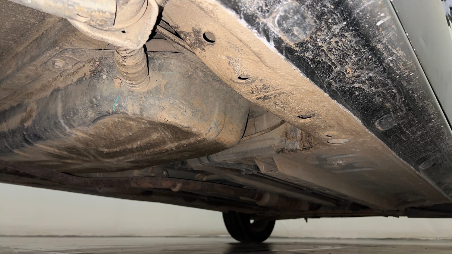 Used 2020 Renault Triber RXZ Petrol Manual extra REAR RIGHT UNDERBODY VIEW