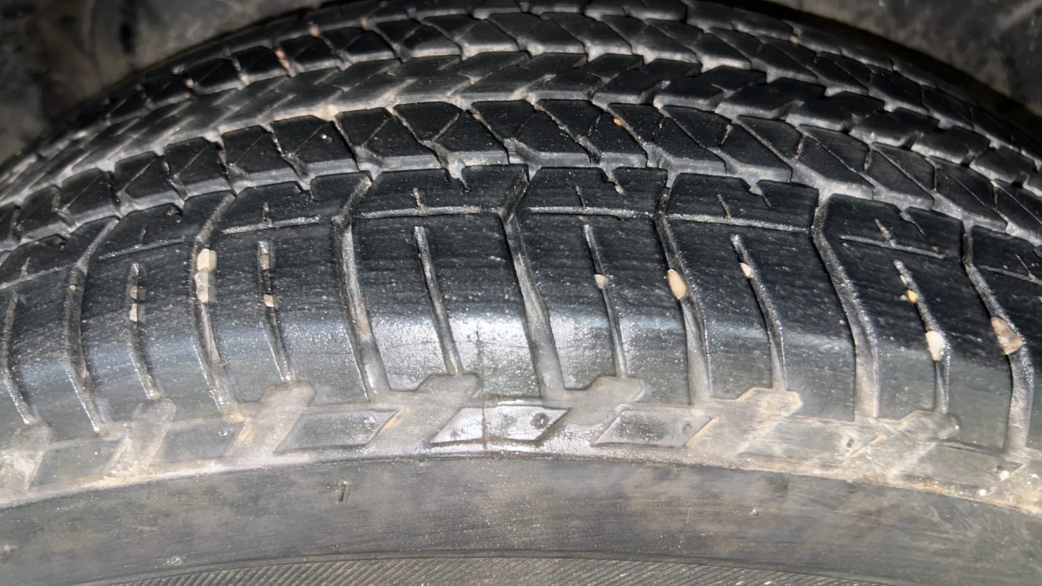 Used 2017 Mahindra XUV500 W10 Diesel Manual tyres RIGHT REAR TYRE TREAD VIEW
