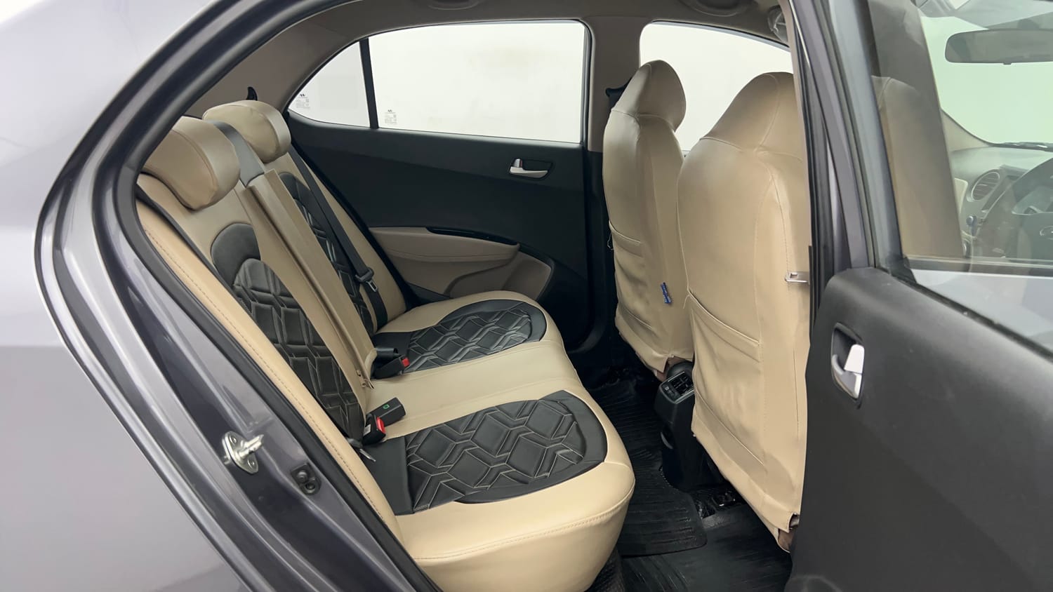 Used 2018 Hyundai Xcent SX (O) Petrol Manual interior RIGHT SIDE REAR DOOR CABIN VIEW