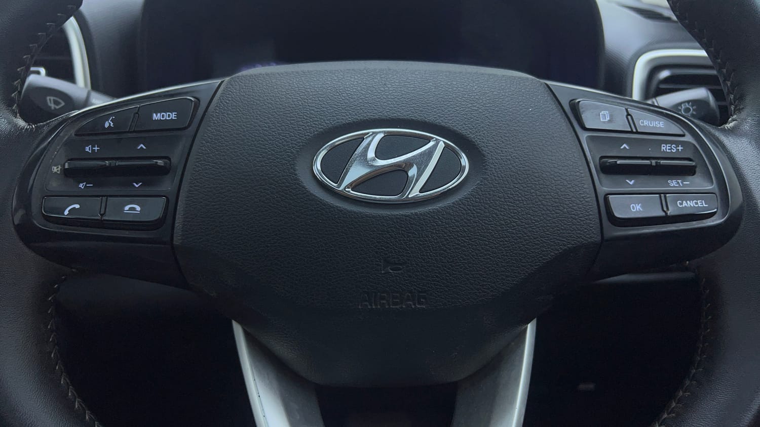 Used 2019 Hyundai Venue SX Plus 1.0 Turbo DCT Petrol Automatic top_features Airbags
