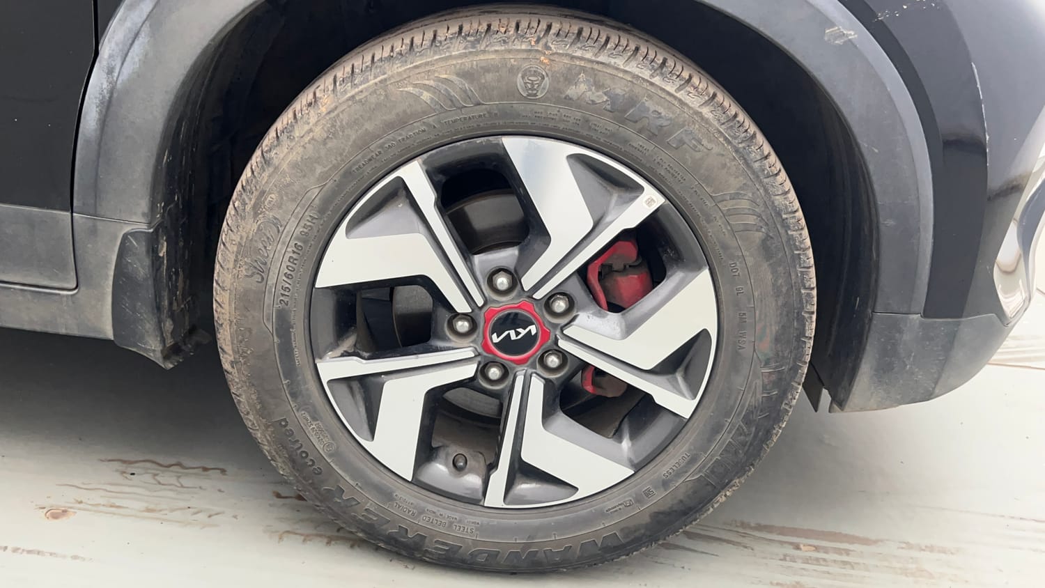 Used 2023 Kia Sonet GTX Plus 1.0 DCT Petrol Automatic tyres RIGHT FRONT TYRE RIM VIEW