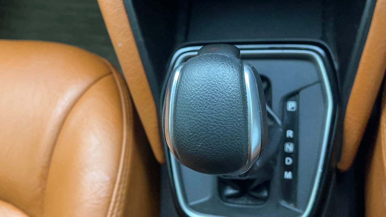 Used 2023 Maruti Suzuki Grand Vitara Zeta Smart Hybrid AT Petrol Automatic interior GEAR  KNOB VIEW