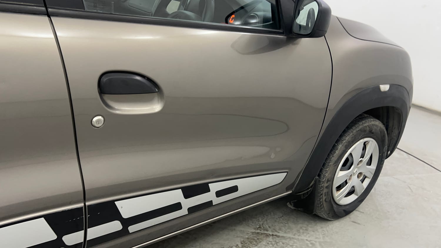 Used 2017 Renault Kwid RXT Petrol Manual dents MINOR DENT
