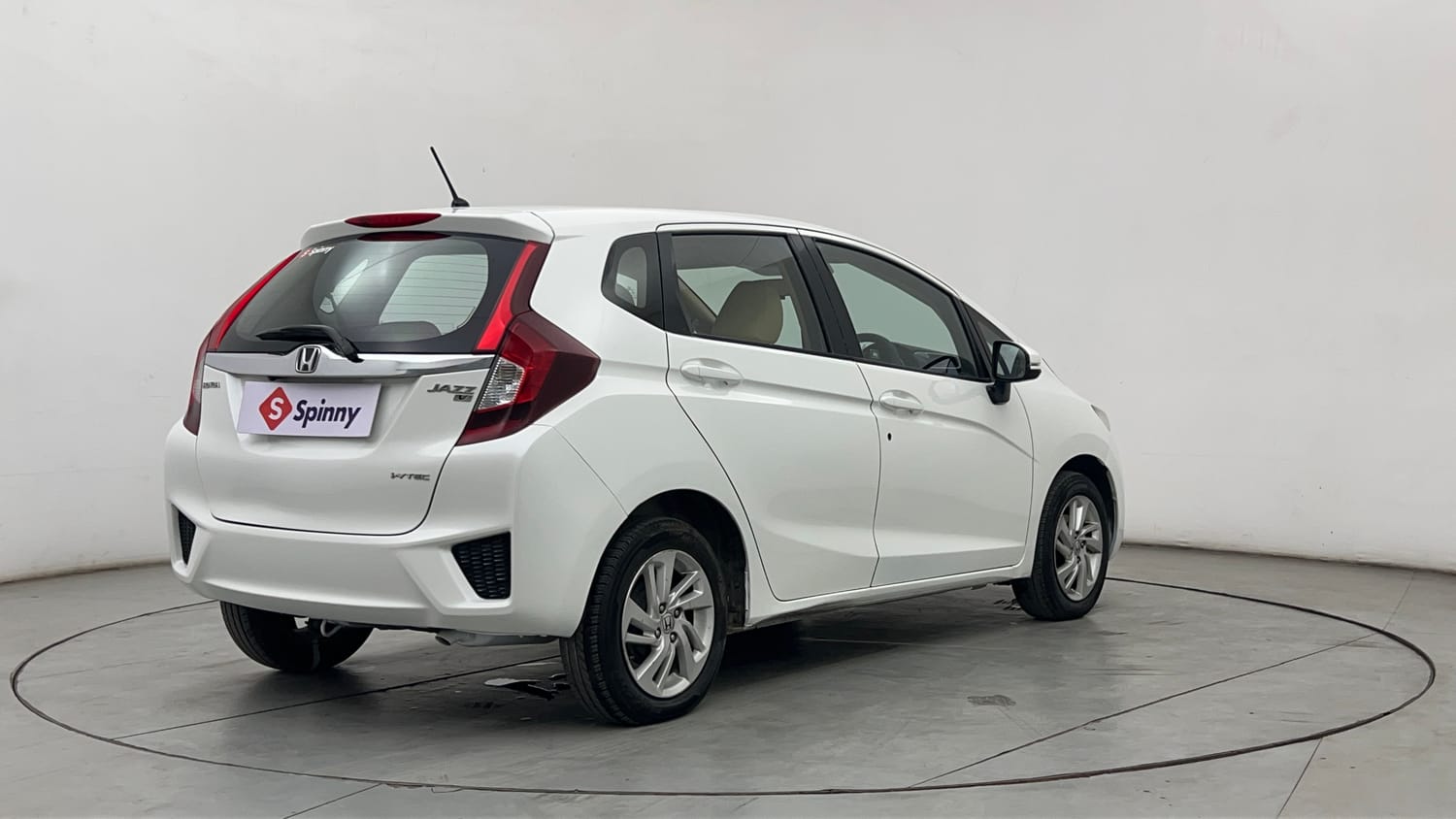 Used 2016 Honda Jazz V AT Petrol Petrol Automatic exterior RIGHT REAR CORNER VIEW
