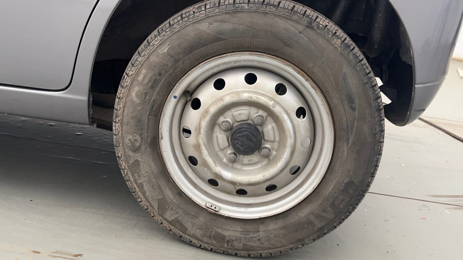 Used 2013 Maruti Suzuki Wagon R LXI Petrol Manual tyres LEFT REAR TYRE RIM VIEW