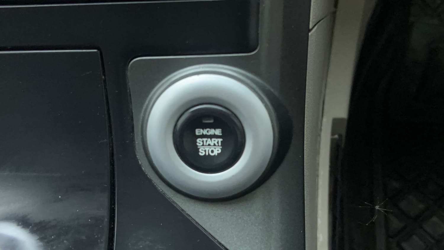 Used 2018 Mahindra XUV500 W9 Diesel Manual top_features Keyless start