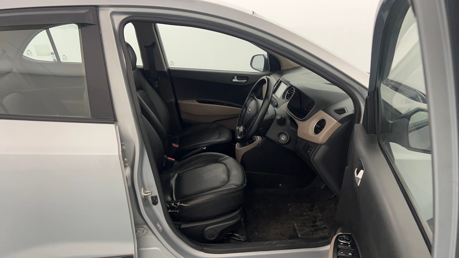 Used 2019 Hyundai Xcent SX Petrol Manual interior RIGHT SIDE FRONT DOOR CABIN VIEW