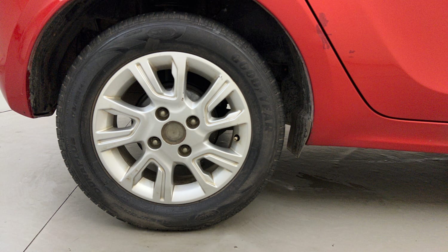 Used 2017 Tata Tiago Revotron XZA Petrol Automatic tyres RIGHT REAR TYRE RIM VIEW