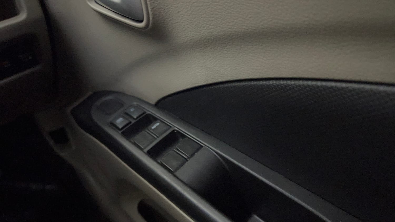 Used 2015 Maruti Suzuki Celerio VXi AMT Petrol Automatic top_features Central locking