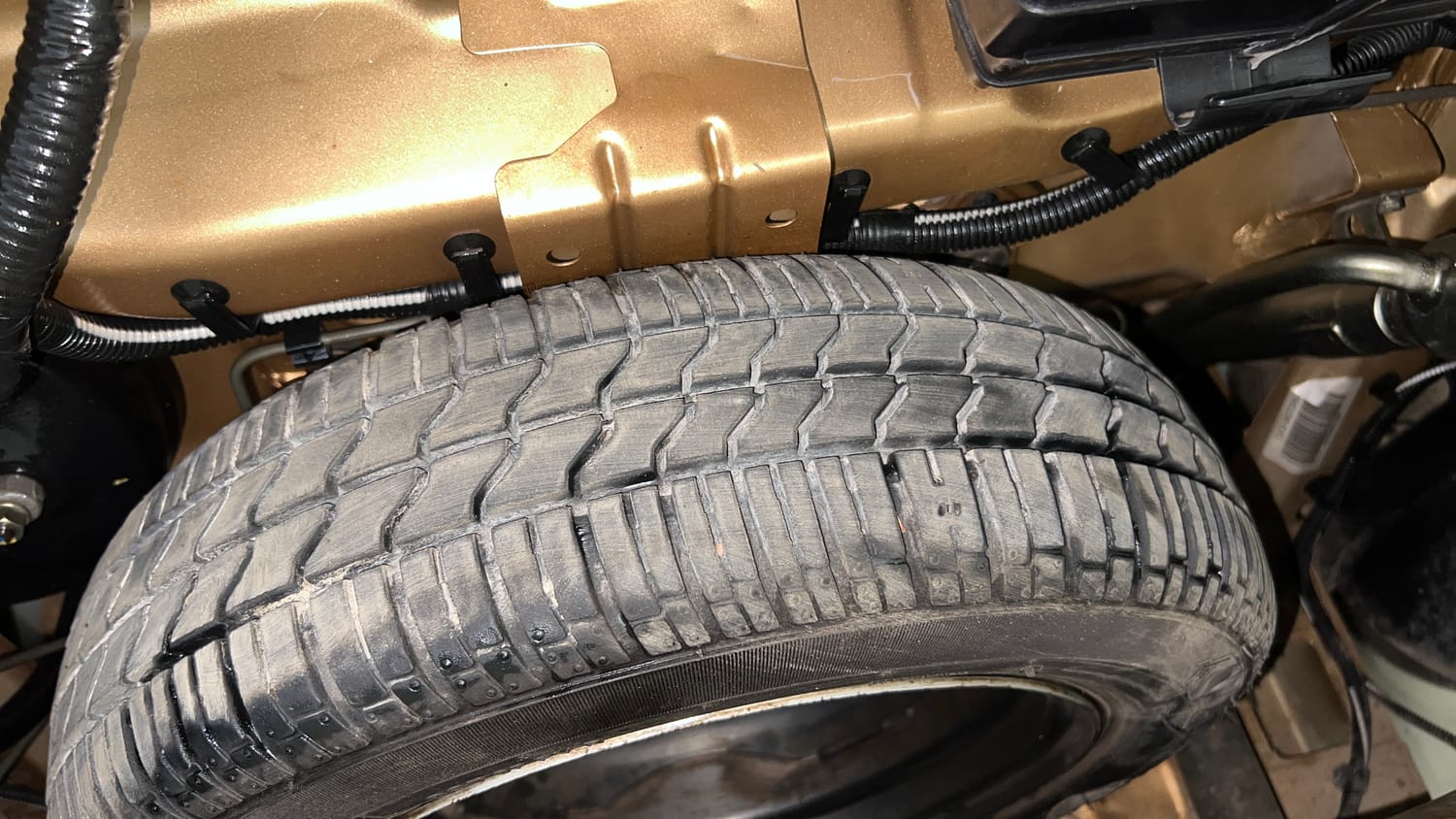 Used 2015 Tata Nano Twist XTA Petrol Automatic tyres SPARE TYRE VIEW