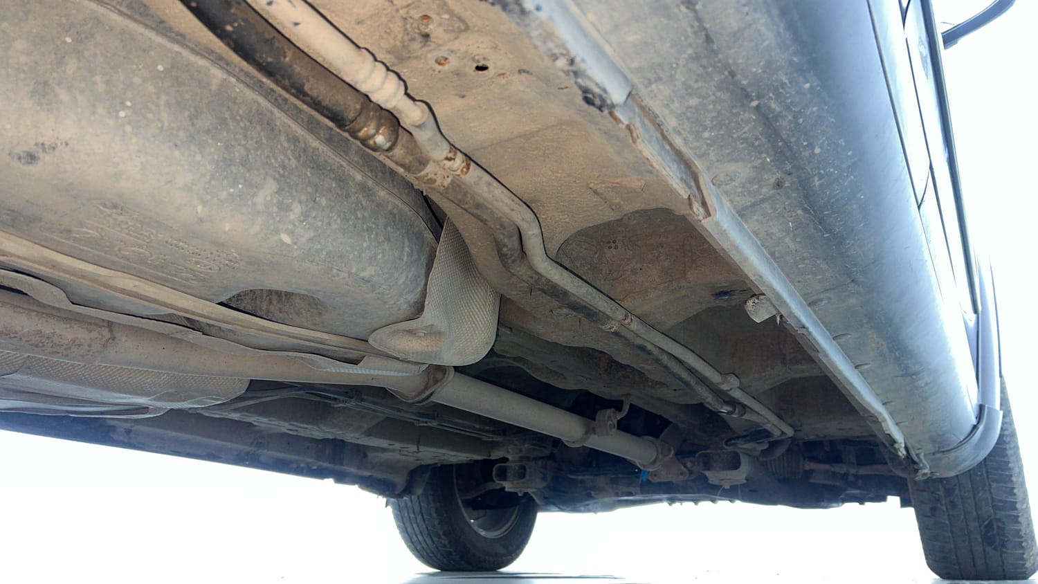 Used 2018 Mahindra XUV500 W9 Diesel Manual extra REAR RIGHT UNDERBODY VIEW