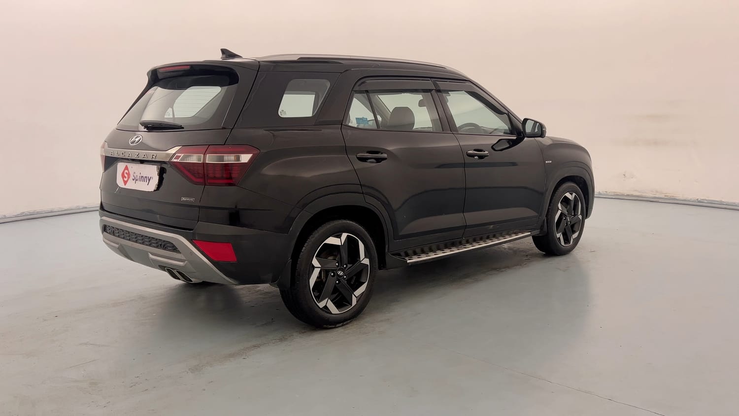 Used 2021 Hyundai Alcazar Signature (O) 6 STR 1.5 Diesel AT Diesel Automatic exterior RIGHT REAR CORNER VIEW
