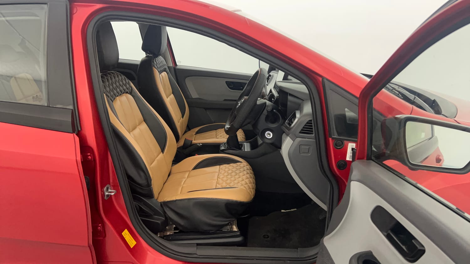 Used 2021 Tata Altroz XE Petrol Petrol Manual interior RIGHT SIDE FRONT DOOR CABIN VIEW