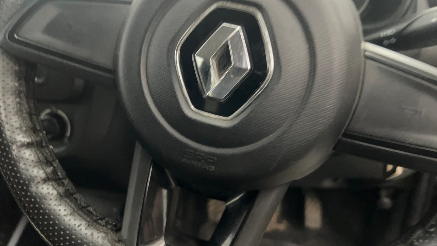 Used 2020 Renault Kwid RXL Petrol Manual top_features Airbags