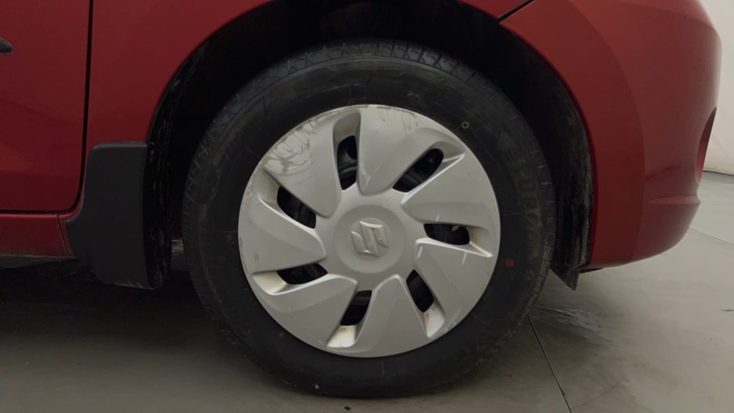 Used 2015 Maruti Suzuki Celerio VXi AMT Petrol Automatic tyres RIGHT FRONT TYRE RIM VIEW