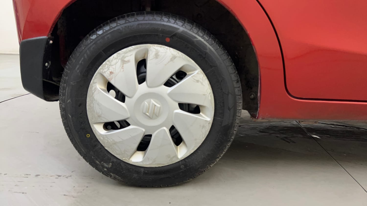 Used 2015 Maruti Suzuki Celerio VXi AMT Petrol Automatic tyres RIGHT REAR TYRE RIM VIEW