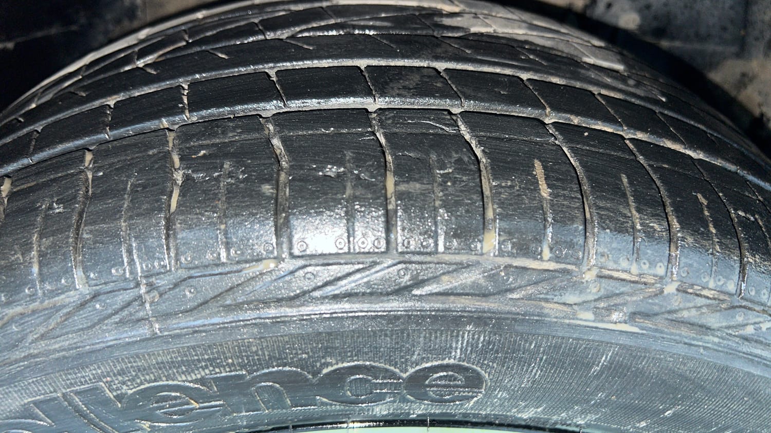 Used 2023 Tata Nexon XZA Plus Petrol Automatic tyres RIGHT FRONT TYRE TREAD VIEW