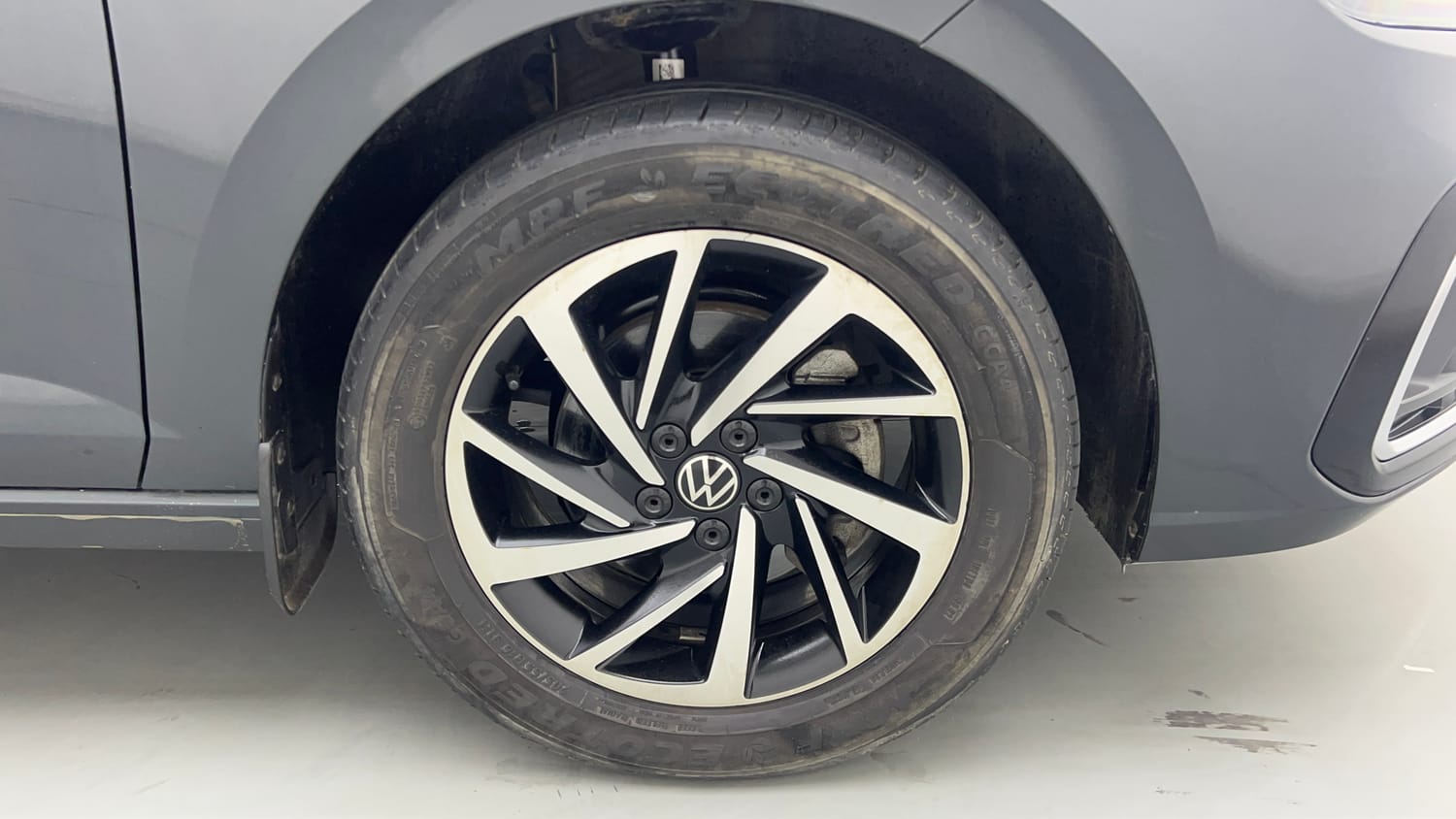 Used 2022 Volkswagen Virtus Topline 1.0 TSI AT Petrol Automatic tyres RIGHT FRONT TYRE RIM VIEW