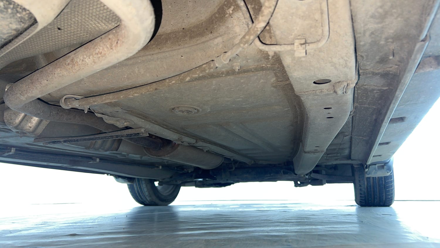 Used 2021 Toyota Glanza V CVT Petrol Automatic extra REAR RIGHT UNDERBODY VIEW