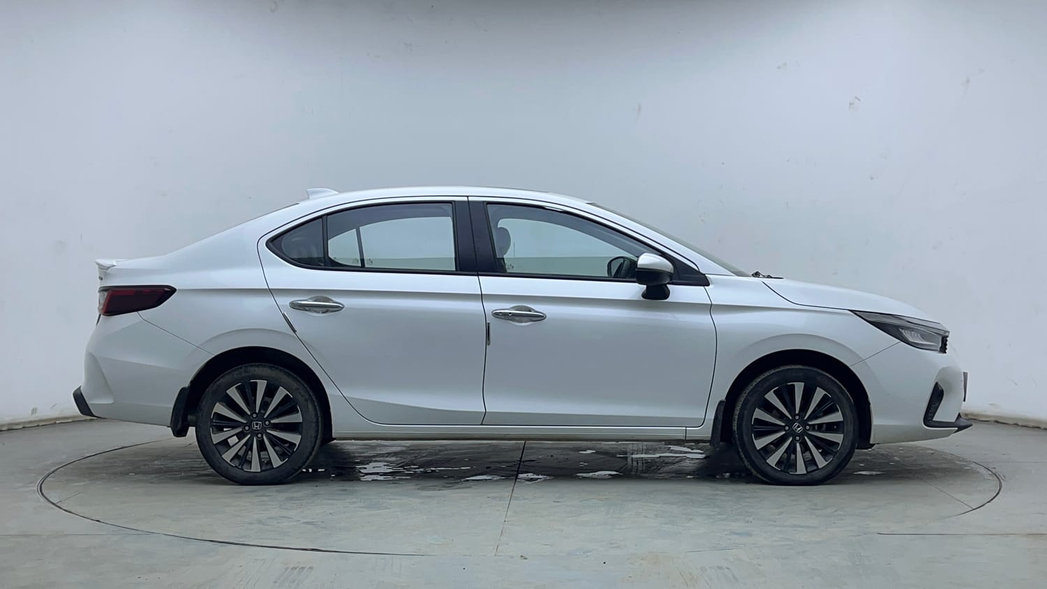 Used 2024 Honda City ZX Petrol CVT Hybrid Automatic exterior RIGHT SIDE VIEW