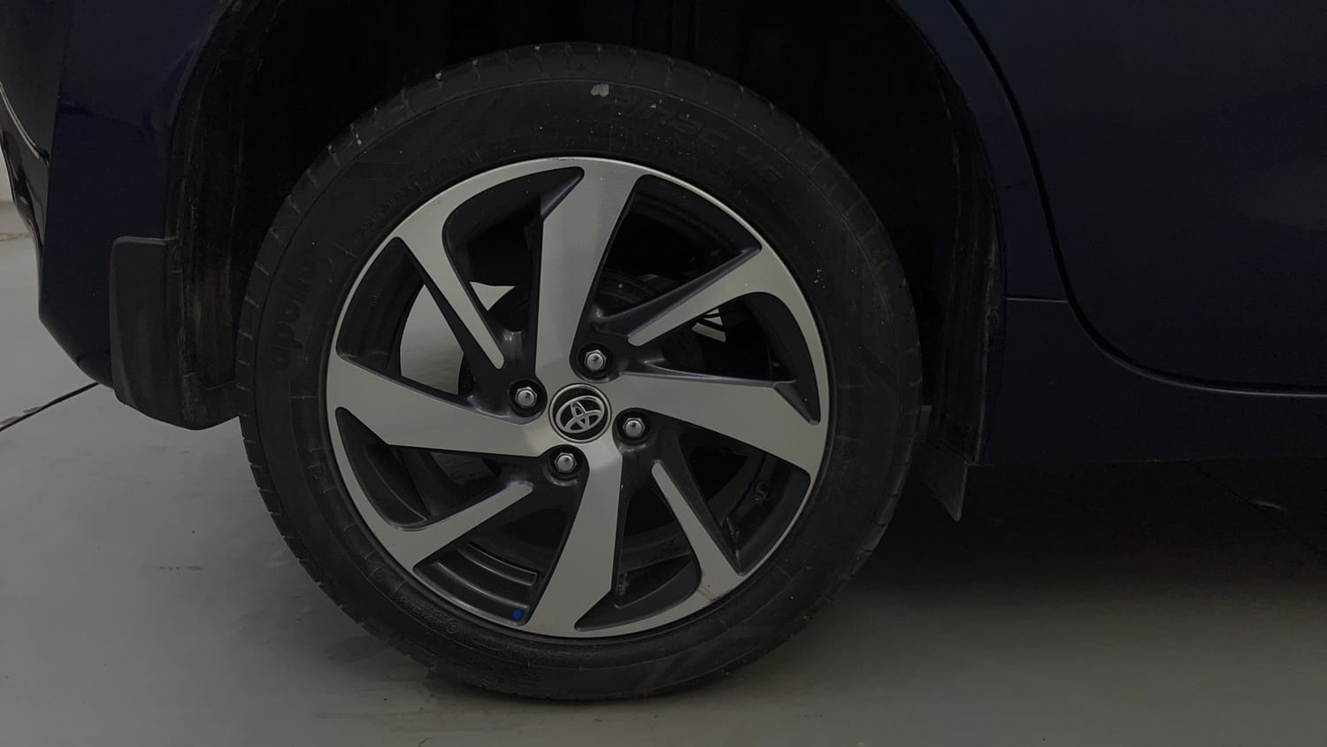 Used 2024 Toyota Glanza V AMT Petrol Automatic tyres RIGHT REAR TYRE RIM VIEW