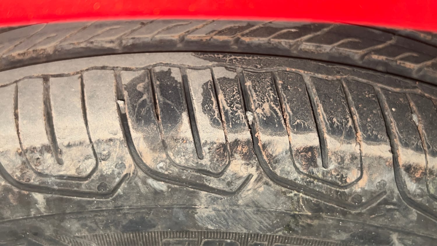 Used 2022 Tata Tiago XTA Petrol Automatic tyres RIGHT FRONT TYRE TREAD VIEW