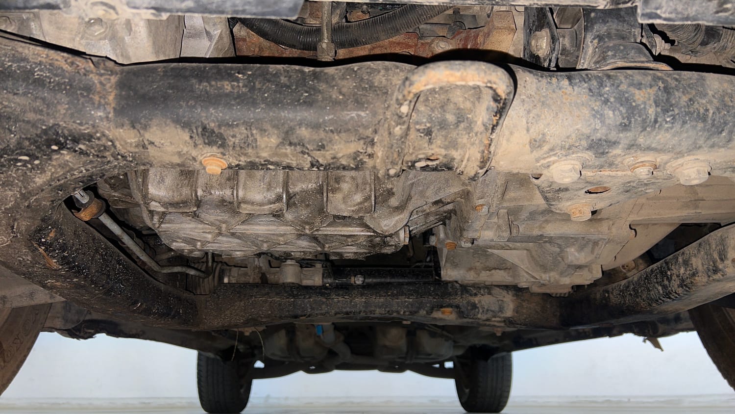 Used 2018 Mahindra XUV500 W9 Diesel Manual extra FRONT LEFT UNDERBODY VIEW