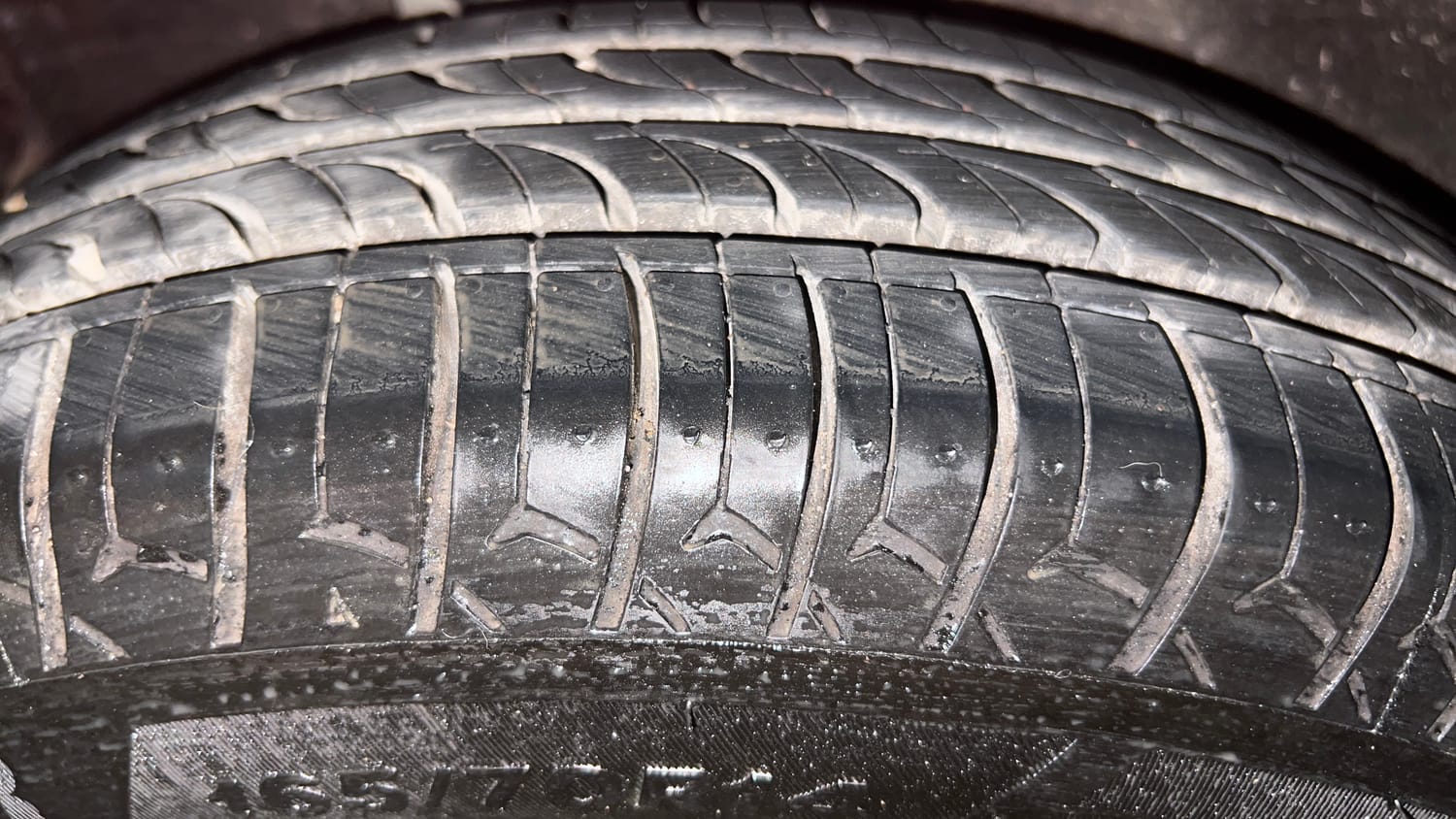Used 2015 Maruti Suzuki Celerio VXi AMT Petrol Automatic tyres RIGHT REAR TYRE TREAD VIEW