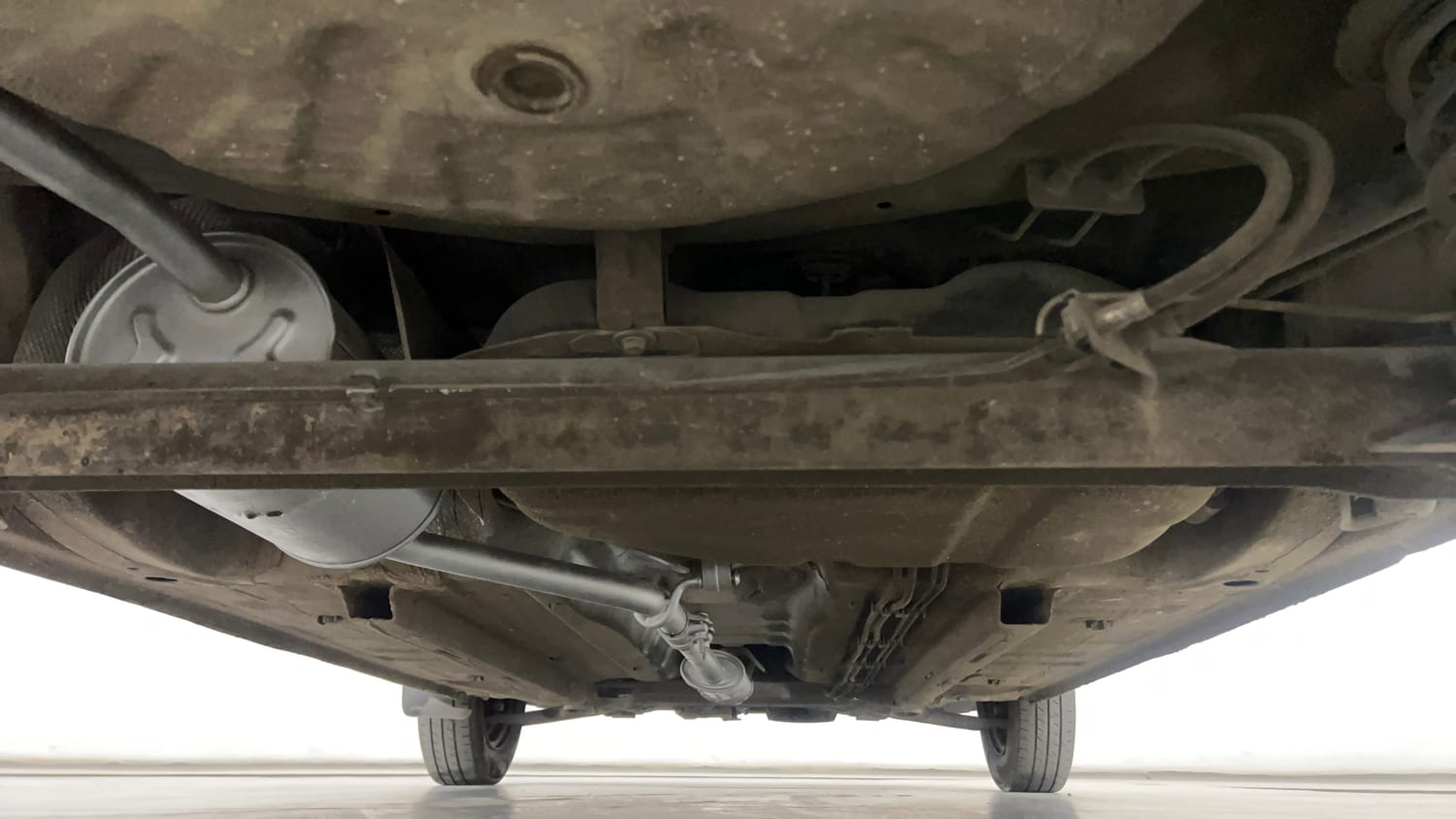 Used 2017 Renault Kwid RXT Petrol Manual extra REAR UNDERBODY VIEW (TAKEN FROM REAR)