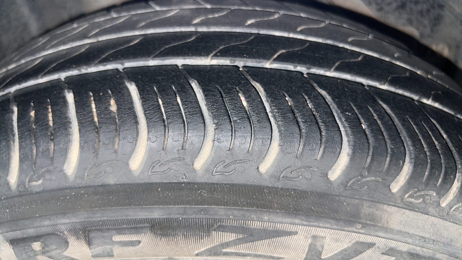 Used 2019 Ford Figo Titanium 1.2 Ti-VCT MT Petrol Manual tyres RIGHT REAR TYRE TREAD VIEW
