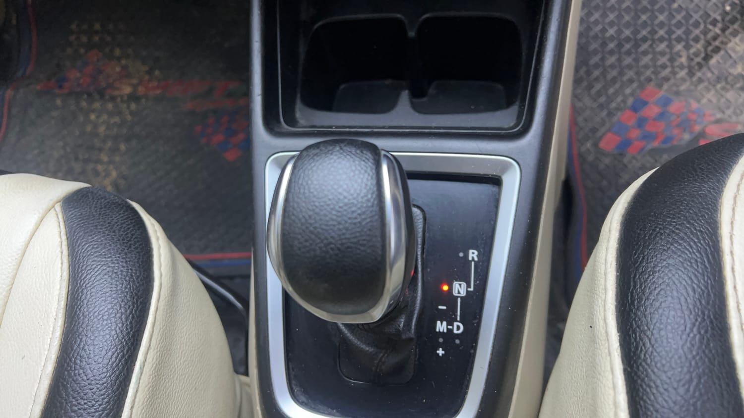 Used 2017 Maruti Suzuki Dzire VXi AMT Petrol Automatic interior GEAR  KNOB VIEW