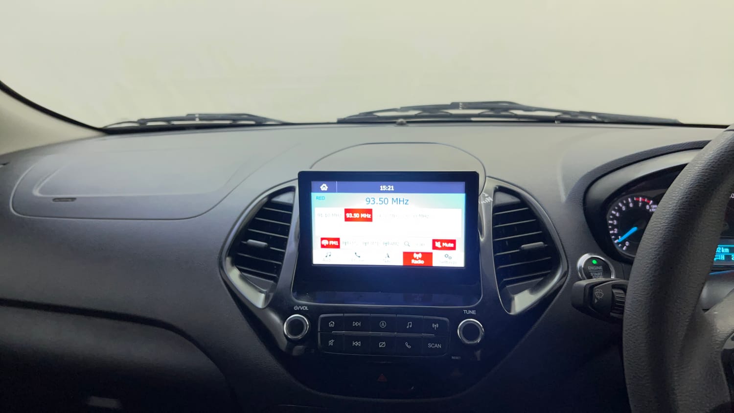 Used 2019 Ford Figo Titanium 1.2 Ti-VCT MT Petrol Manual top_features Integrated (in-dash) music system