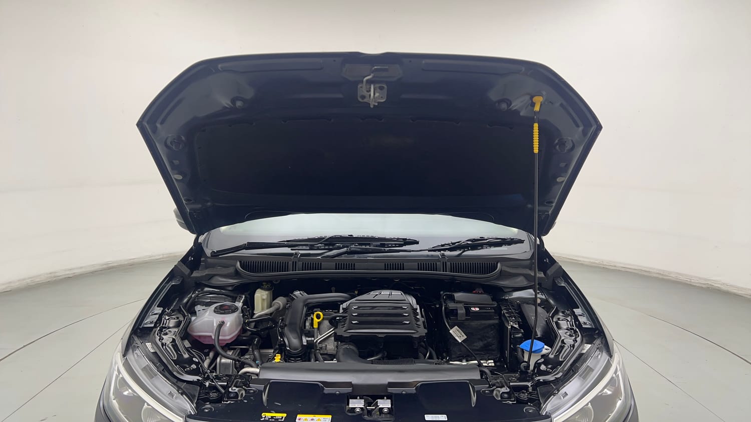 Used 2022 Volkswagen Virtus Topline 1.0 TSI AT Petrol Automatic engine ENGINE & BONNET OPEN FRONT VIEW