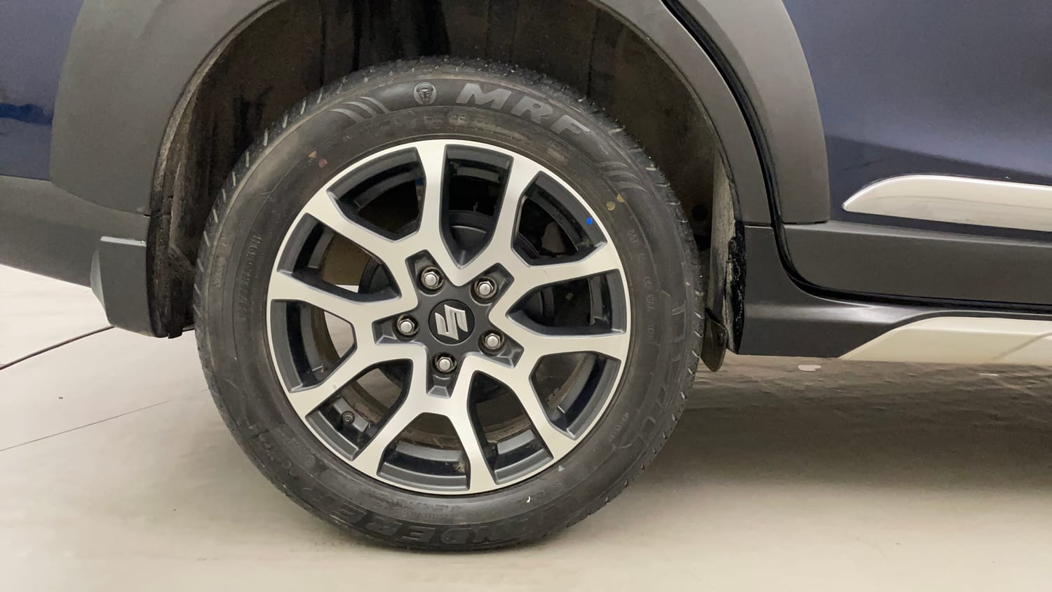 Used 2024 Maruti Suzuki XL6 Zeta MT Petrol Petrol Manual tyres RIGHT REAR TYRE RIM VIEW
