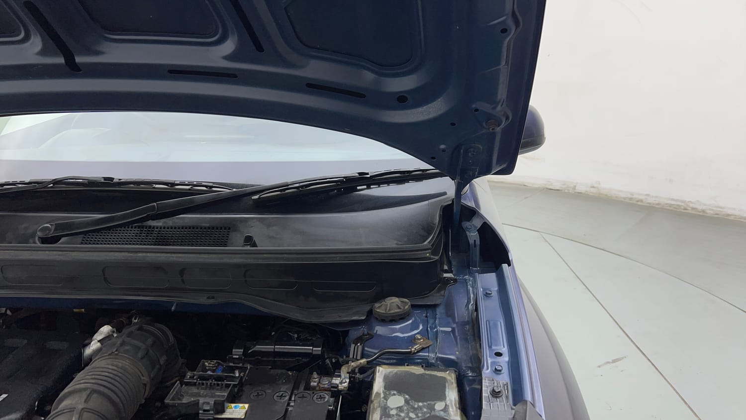 Used 2022 Hyundai Venue SX Plus 1.0 Turbo DCT Petrol Automatic engine ENGINE LEFT SIDE HINGE & APRON VIEW