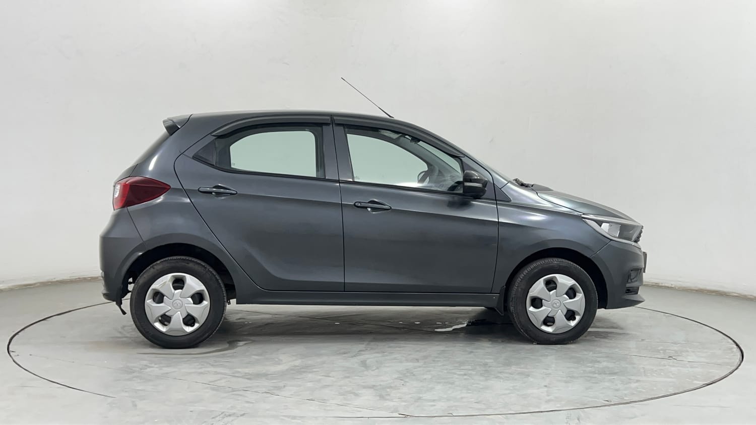 Used 2022 Tata Tiago XT CNG Cng Manual exterior RIGHT SIDE VIEW